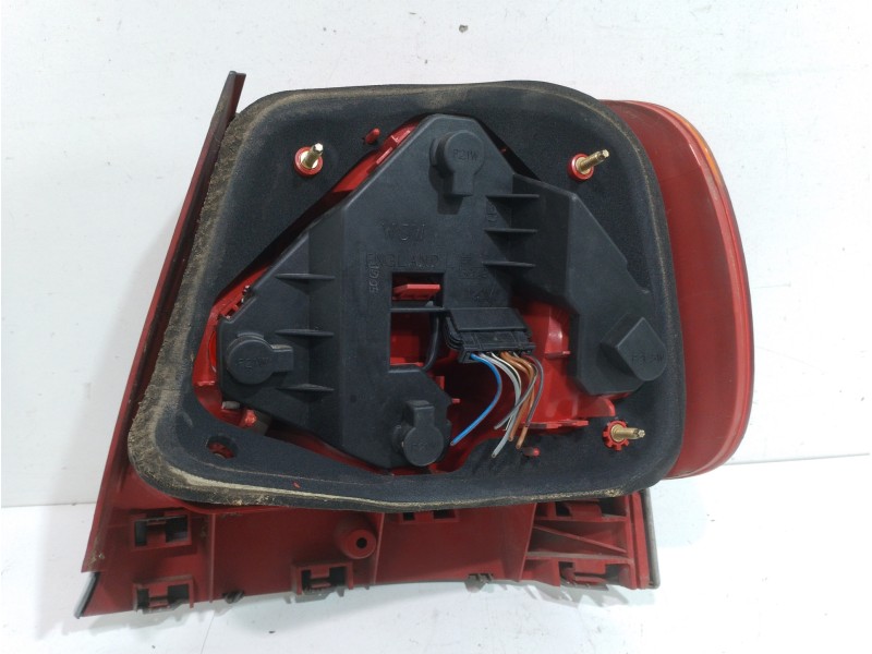 Recambio de piloto trasero izquierdo para audi a4 berlina (b5) 1.8 referencia OEM IAM 8D0945111A  