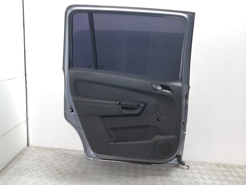 Recambio de puerta trasera izquierda para opel zafira b cosmo referencia OEM IAM 13203015 GRIS 