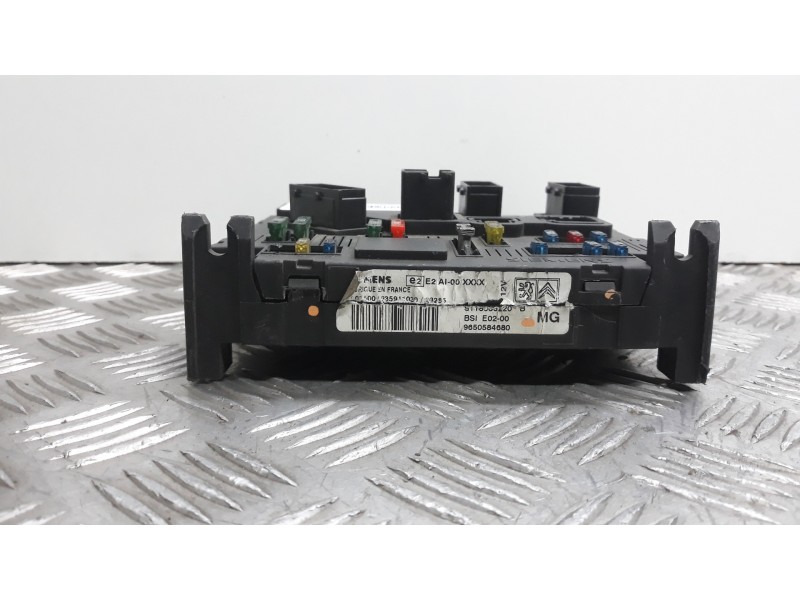 Recambio de caja reles / fusibles para citroën xsara picasso 2.0 hdi referencia OEM IAM 9650584680  