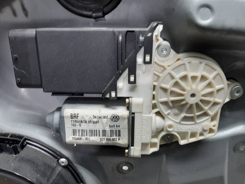 Recambio de elevalunas delantero derecho para volkswagen golf iv berlina (1j1) highline referencia OEM IAM 1J3837462H  