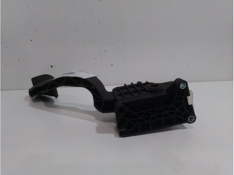 Recambio de pedal acelerador para opel corsa d color edition referencia OEM IAM 13305804  