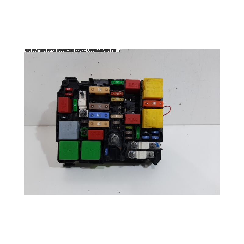 Recambio de caja reles / fusibles para peugeot 208 allure referencia OEM IAM 9807531680  
