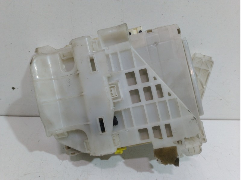 Recambio de caja reles / fusibles para toyota prius (nhw30) plug-in hybrid advance referencia OEM IAM 8273047510  