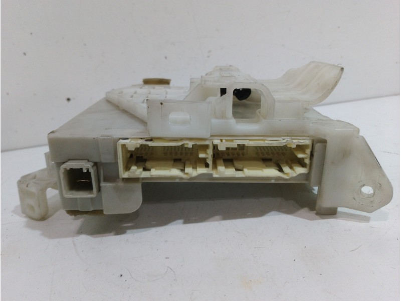 Recambio de caja reles / fusibles para toyota prius (nhw30) plug-in hybrid advance referencia OEM IAM 8273047510  