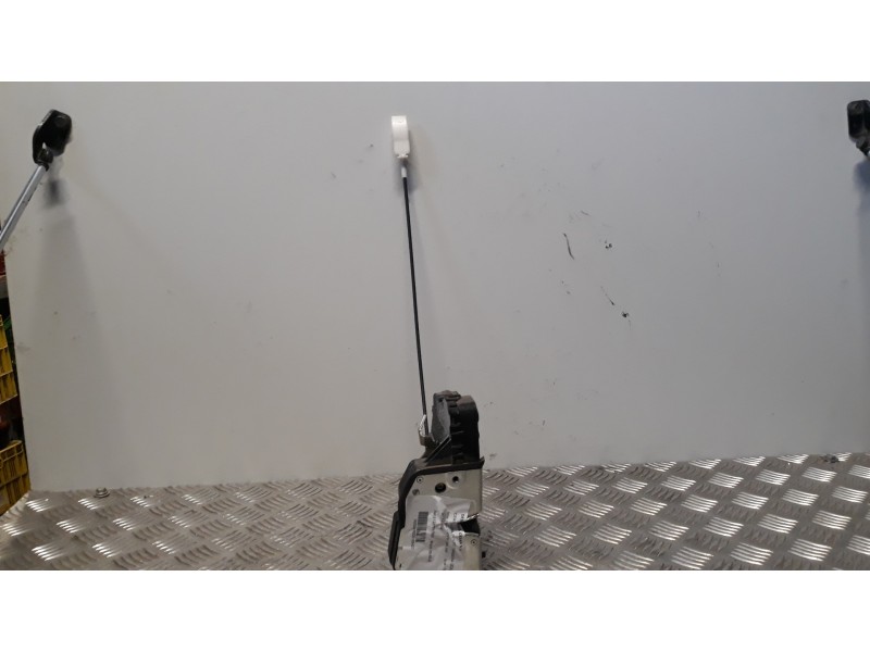 Recambio de cerradura puerta trasera izquierda para bmw serie 3 berlina (e46) 328i referencia OEM IAM 51227011309  