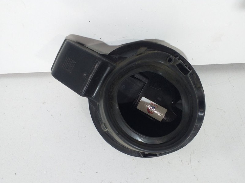 Recambio de tapa exterior combustible para peugeot 208 allure referencia OEM IAM 9373905980  
