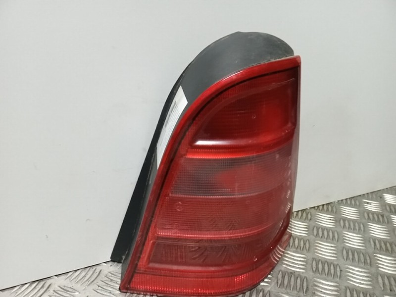 Recambio de piloto trasero derecho para mercedes-benz clase a (w168) 190 (168.032) referencia OEM IAM 1688203064  