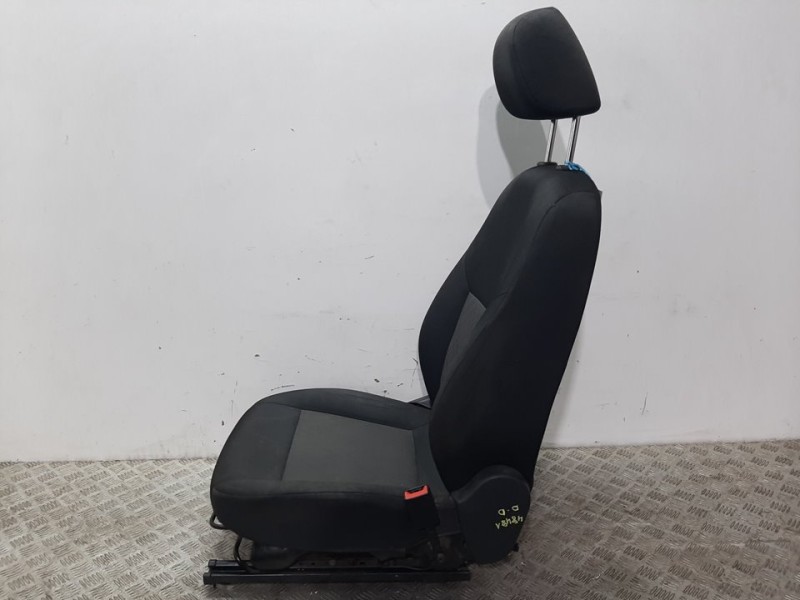 Recambio de asiento delantero derecho para seat toledo (kg3) connect referencia OEM IAM 6RA881106F  
