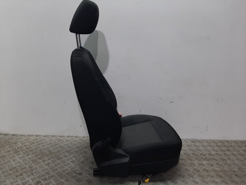 Recambio de asiento delantero derecho para seat toledo (kg3) connect referencia OEM IAM 6RA881106F  