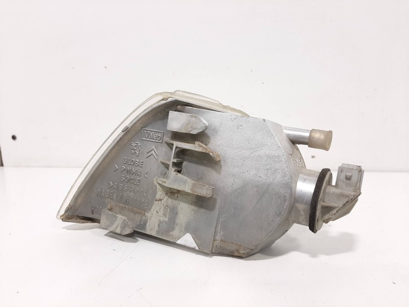 Recambio de piloto delantero derecho para citroën saxo 1.4 vsx referencia OEM IAM 630360  