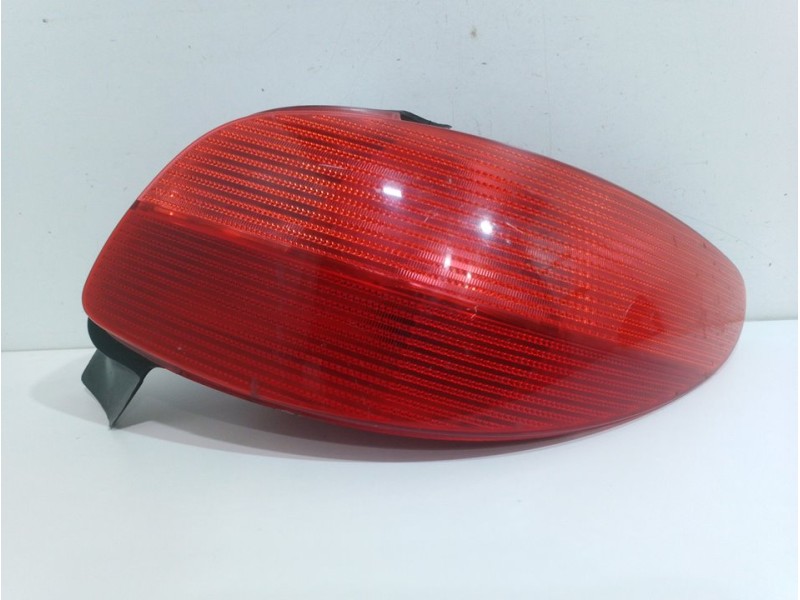 Recambio de piloto trasero derecho para peugeot 206 berlina quicksilver referencia OEM IAM 6351P1  