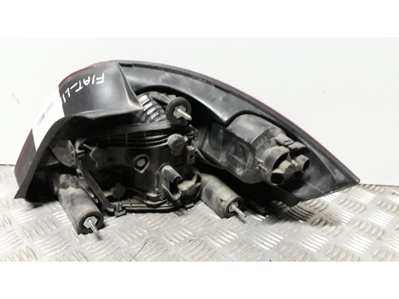 Recambio de piloto trasero izquierdo para fiat linea (110) dynamic referencia OEM IAM 0051869226  