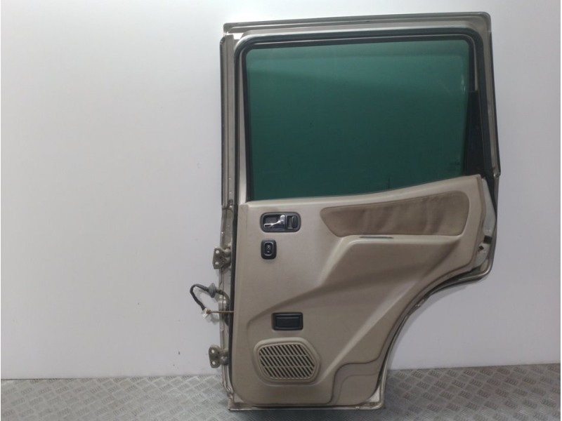 Recambio de puerta trasera derecha para nissan terrano/terrano.ii (r20) aventura referencia OEM IAM 821001F130 ORO 
