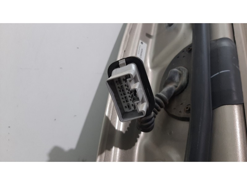 Recambio de puerta trasera derecha para dodge caliber s referencia OEM IAM 05074162AI ORO 