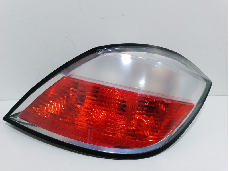 Recambio de piloto trasero derecho para opel astra h berlina cosmo referencia OEM IAM 93190305  