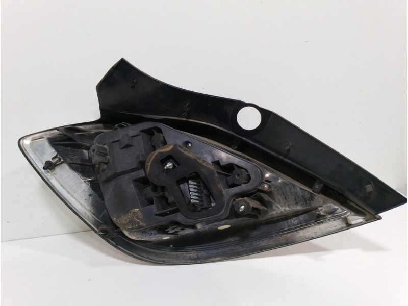 Recambio de piloto trasero derecho para opel astra h berlina cosmo referencia OEM IAM 93190305  