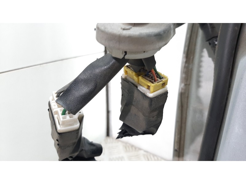 Recambio de puerta delantera derecha para hyundai trajet (fo) 2.0 gls referencia OEM IAM 760043A021A GRIS 