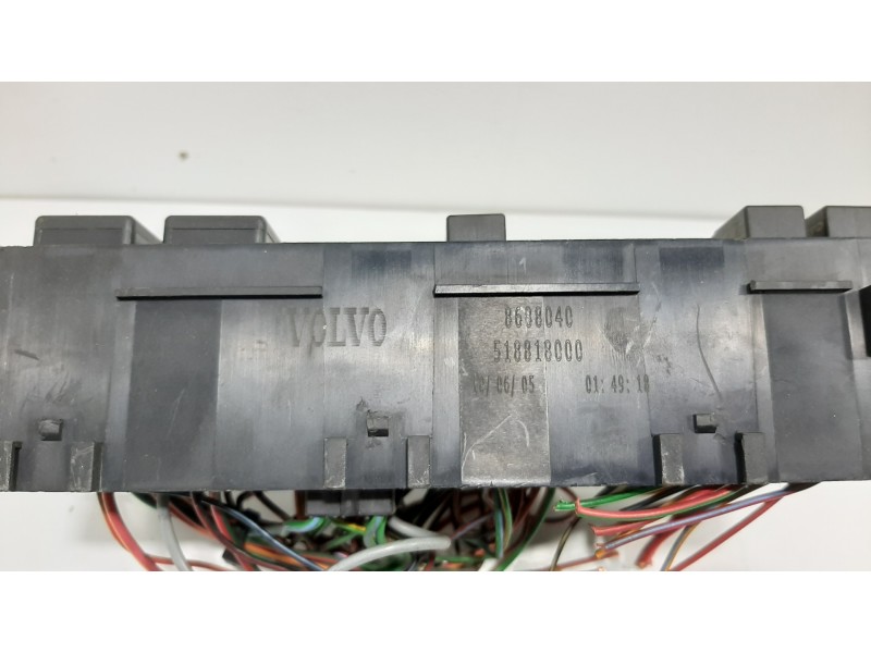 Recambio de caja reles / fusibles para volvo v50 familiar 1.8 kinetic referencia OEM IAM 8688040 518818000 