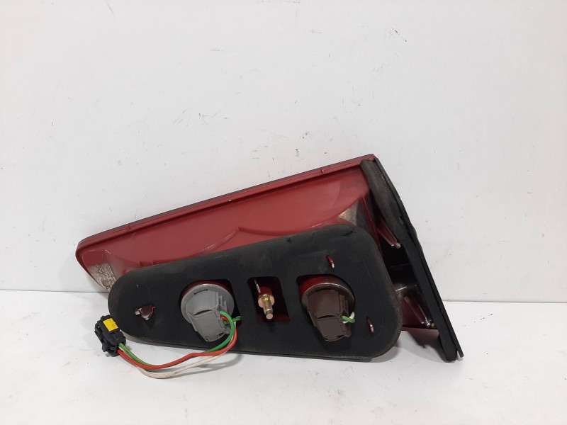 Recambio de piloto porton trasero derecho para peugeot 607 (s1) básico referencia OEM IAM   