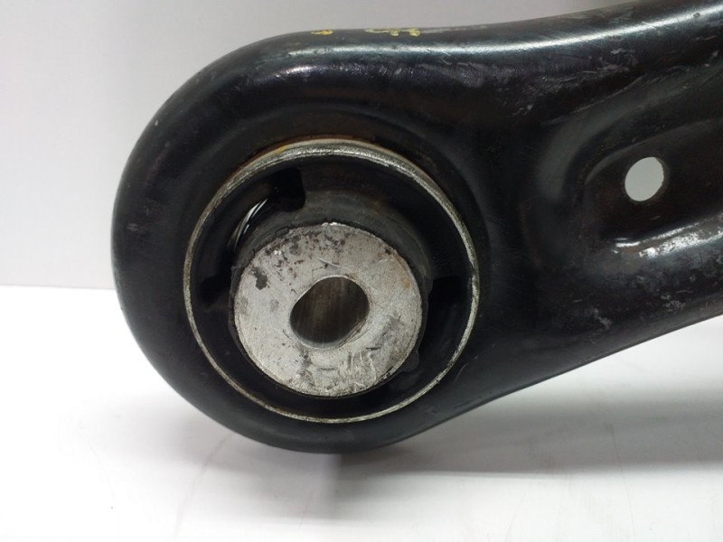 Recambio de brazo suspension superior delantero derecho para ford ecosport trend referencia OEM IAM  GLQCB 