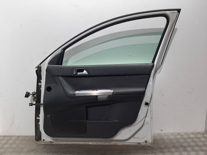 Recambio de puerta delantera derecha para volvo v50 familiar 2.0 d momentum referencia OEM IAM  BLANCO 