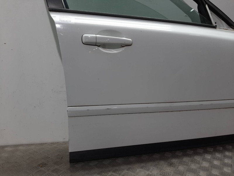Recambio de puerta delantera derecha para volvo v50 familiar 2.0 d momentum referencia OEM IAM  BLANCO 