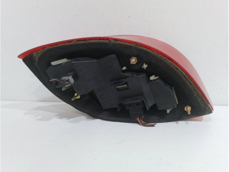 Recambio de piloto trasero derecho para ford ka (ccq) básico referencia OEM IAM 1105788  