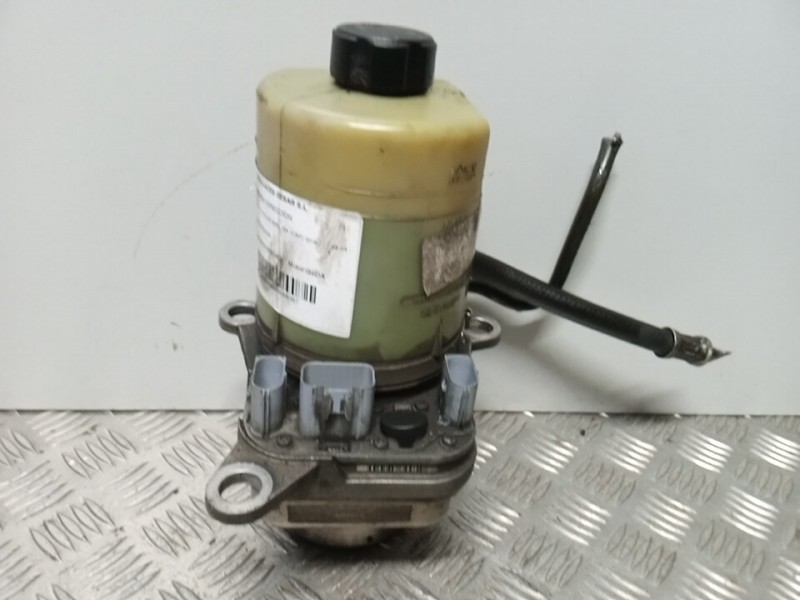 Recambio de bomba direccion para ford focus berlina (cap) ghia referencia OEM IAM 4M513K51AD  