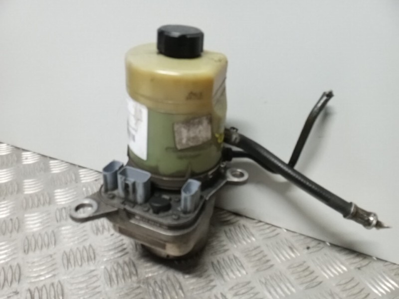 Recambio de bomba direccion para ford focus berlina (cap) ghia referencia OEM IAM 4M513K51AD  