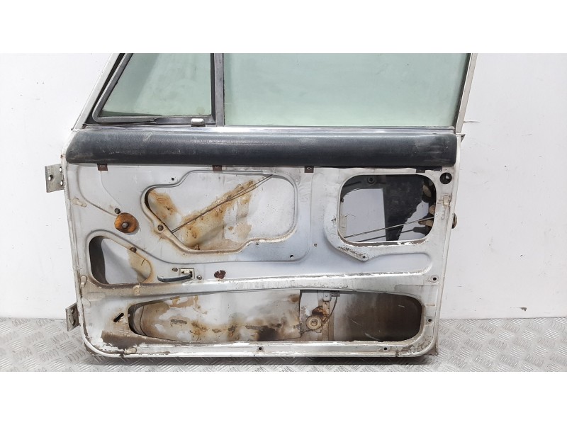 Recambio de puerta delantera derecha para seat 1430 referencia OEM IAM  BLANCO 