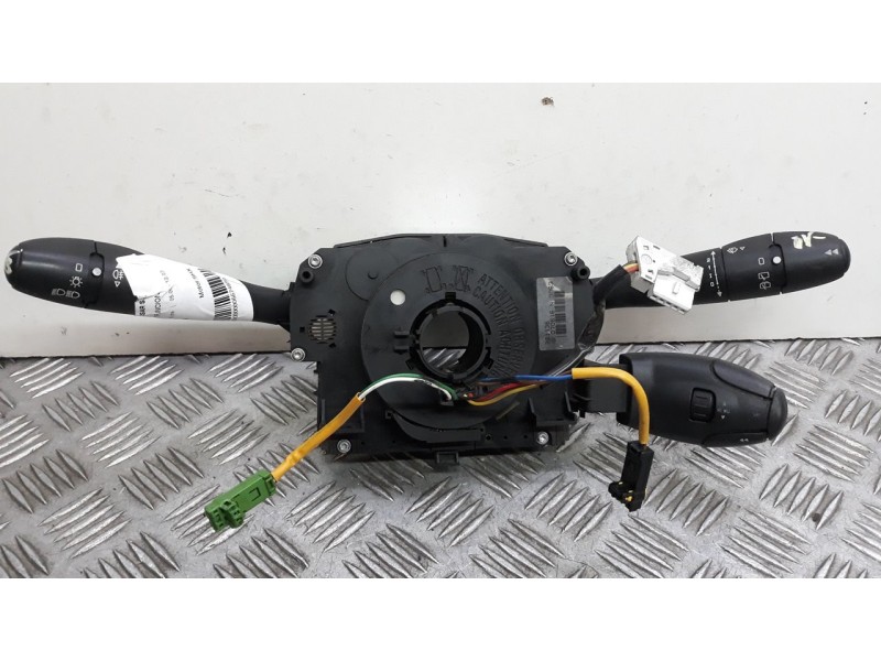 Recambio de mando multifuncion para peugeot 207 x-line referencia OEM IAM 204081  