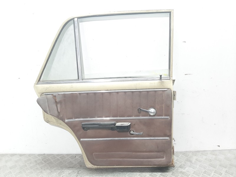 Recambio de puerta trasera izquierda para seat 124 referencia OEM IAM  AMARILLO 