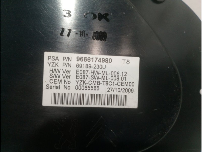 Recambio de cuadro instrumentos para peugeot 3008 confort referencia OEM IAM 9805170680  