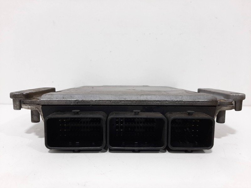 Recambio de centralita motor uce para renault megane i fase 2 gandtour (ka..) 1.9 dci privilege ka05 referencia OEM IAM 02810019