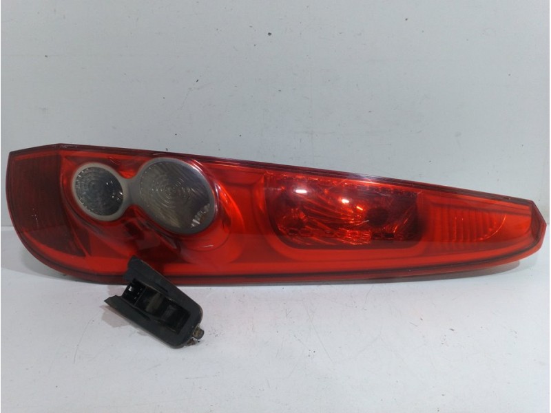 Recambio de piloto trasero derecho para ford fiesta (cbk) ambiente referencia OEM IAM 1324563  