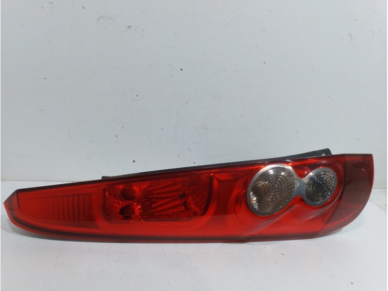 Recambio de piloto trasero izquierdo para ford fiesta (cbk) ambiente referencia OEM IAM 1324578  