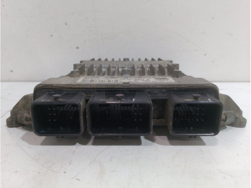 Recambio de centralita motor uce para ford fiesta (cbk) ambiente referencia OEM IAM 5WS40433AT  