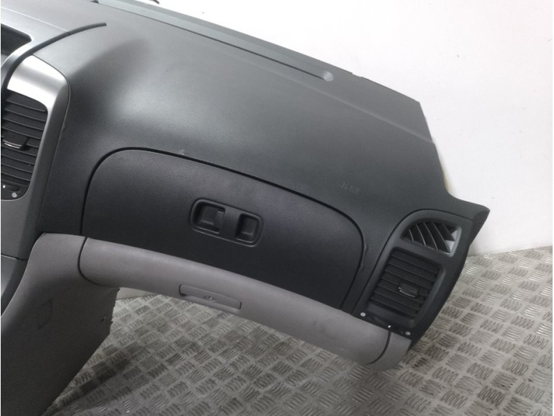 Recambio de salpicadero para kia carnival 2.9 crdi vgt active referencia OEM IAM 847104D051VA  