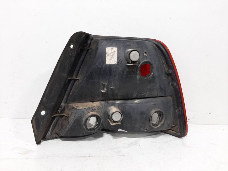 Recambio de piloto trasero derecho para hyundai accent (lc) gl 5p referencia OEM IAM 9240225220  