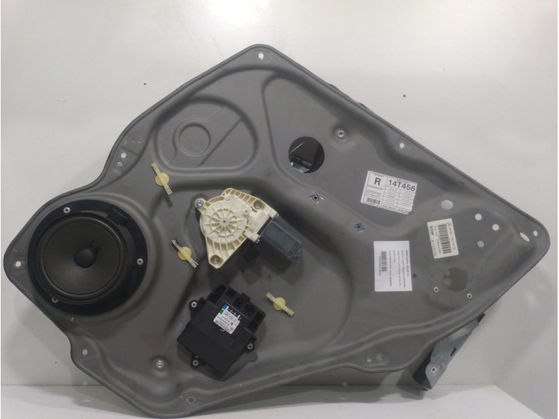 Recambio de elevalunas trasero derecho para mercedes-benz clase b (w245) 200 (245.233) referencia OEM IAM A1697301679  