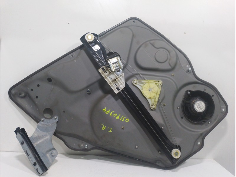 Recambio de elevalunas trasero derecho para mercedes-benz clase b (w245) 200 (245.233) referencia OEM IAM A1697301679  