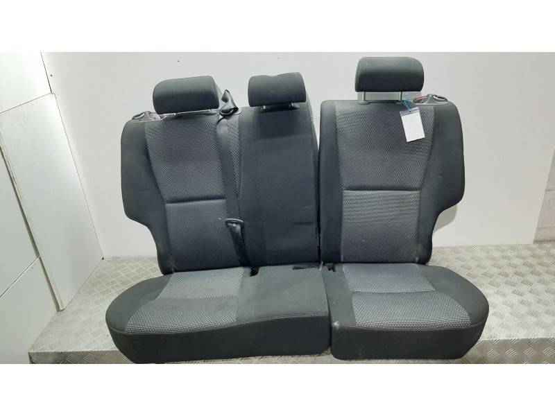 Recambio de asientos traseros para toyota auris live referencia OEM IAM   