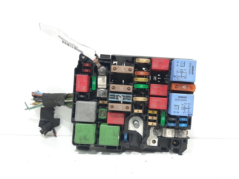 Recambio de caja reles / fusibles para citroën c-elysée exclusive referencia OEM IAM 9804846880  