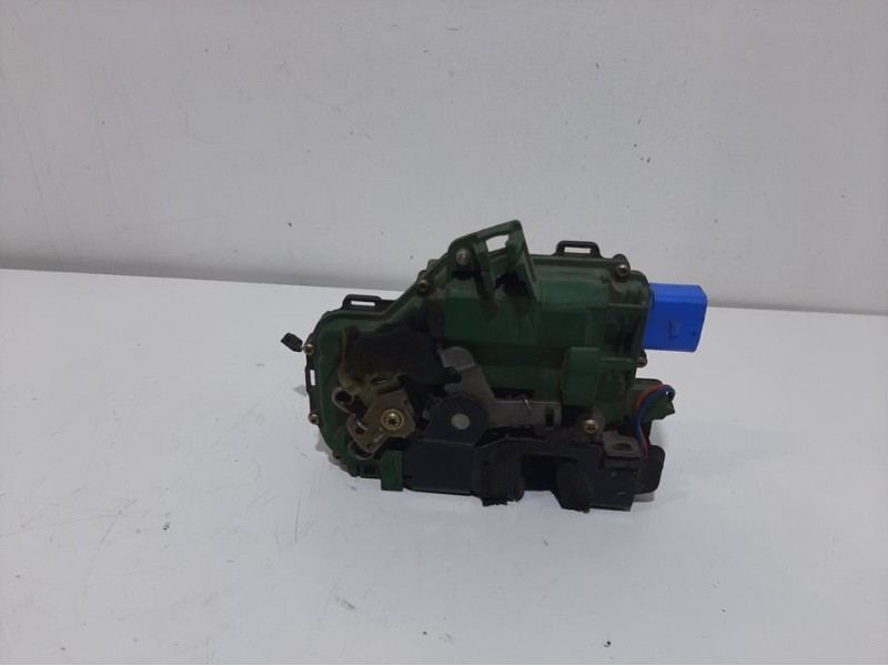 Recambio de cerradura puerta delantera izquierda para seat ibiza (6l1) sport referencia OEM IAM 7E1837015A  