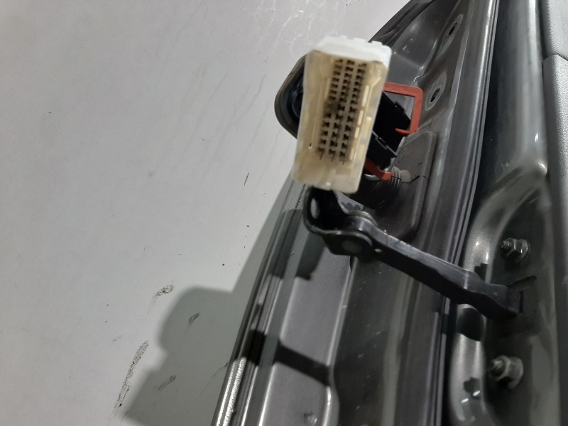 Recambio de puerta delantera derecha para kia cee´d active referencia OEM IAM 760041H000  