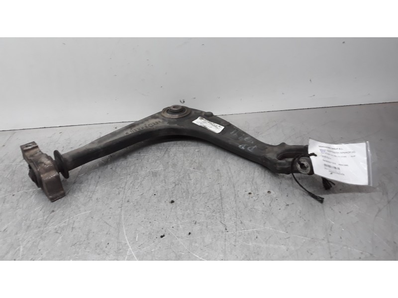 Recambio de brazo suspension inferior delantero derecho para audi a6 berlina (4b2) 2.4 (121kw) referencia OEM IAM 8D0407151E  