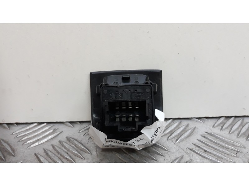 Recambio de mando elevalunas delantero izquierdo para citroën c-elysée exclusive referencia OEM IAM   