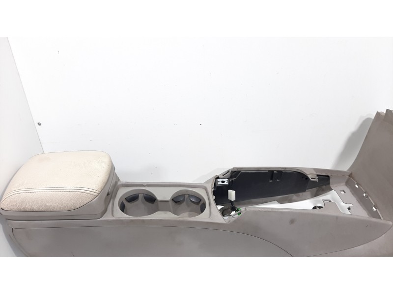 Recambio de apoyabrazos central para volvo v50 familiar 1.8 kinetic referencia OEM IAM 39994272  