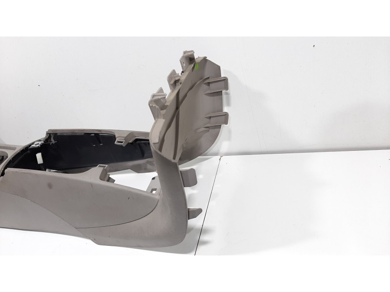 Recambio de apoyabrazos central para volvo v50 familiar 1.8 kinetic referencia OEM IAM 39994272  