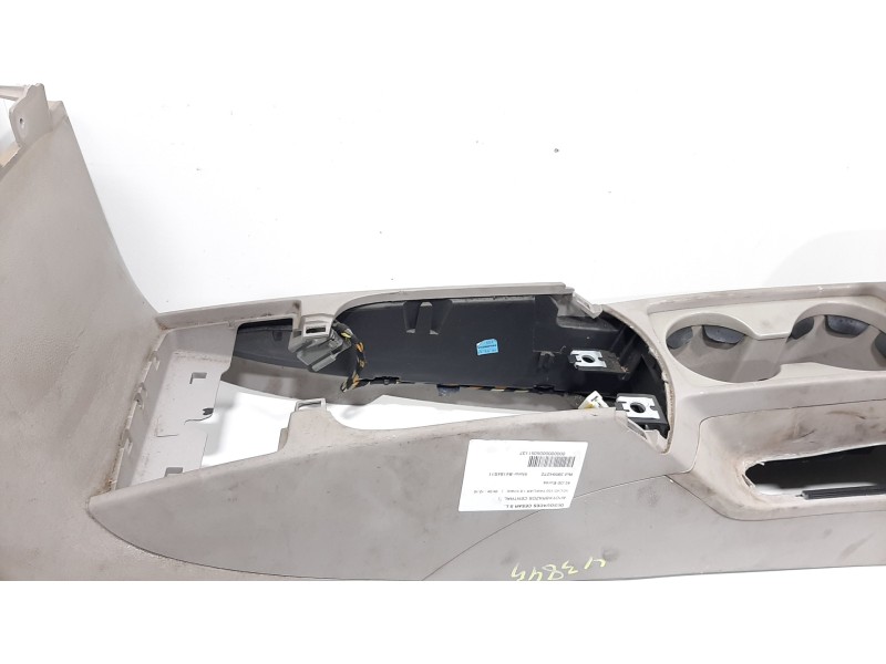 Recambio de apoyabrazos central para volvo v50 familiar 1.8 kinetic referencia OEM IAM 39994272  